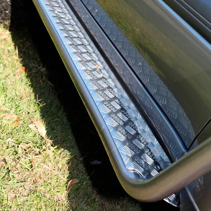 TJM SIDE STEPS MODULAR STEEL SAT BLACK 50MM FOR TOYOTA LANDCRUISER WAGON 105 SERIES COIL 01/98-08/07 (IN STORE PICK-UP ONLY)