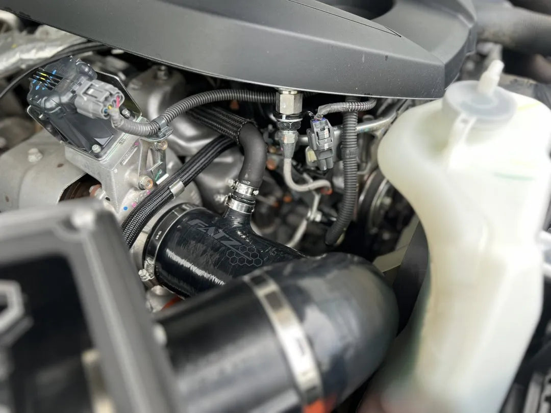 FATZ FABRICATION MY20 ON D-MAX AIRBOX. SUPPLIED WITH SILICONE DICTING TO TURBO INLET. OILED FATZ 9" FILTER. -FFDMX20-AB-OF