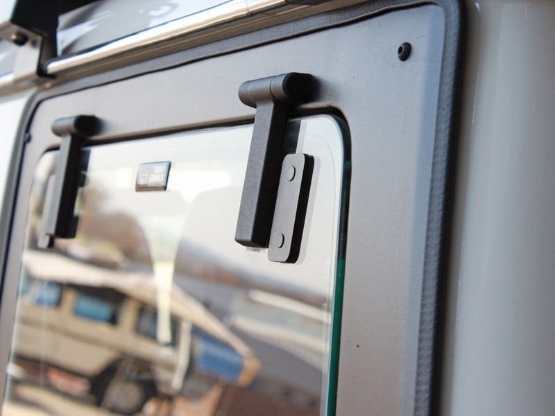 FRONT RUNNER TOYOTA LAND CRUISER 76 GULLWING WINDOW / LEFT HAND SIDE GLASS- GWTL001