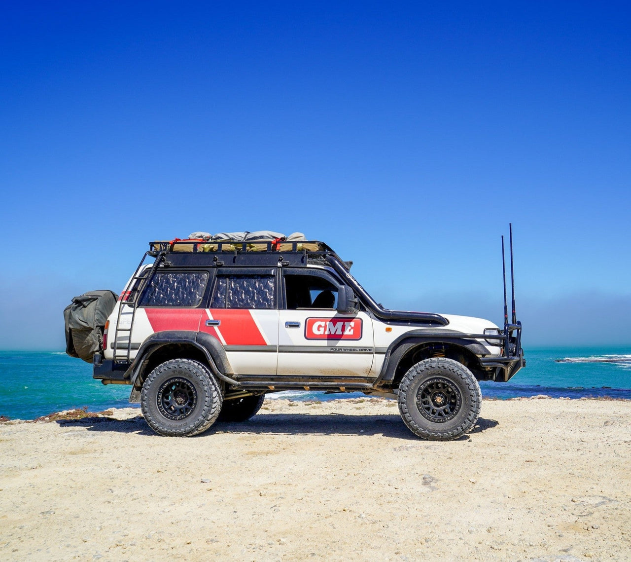 GME 580Mm Radome Antenna 2.1Dbi Gain - White - AE4701B