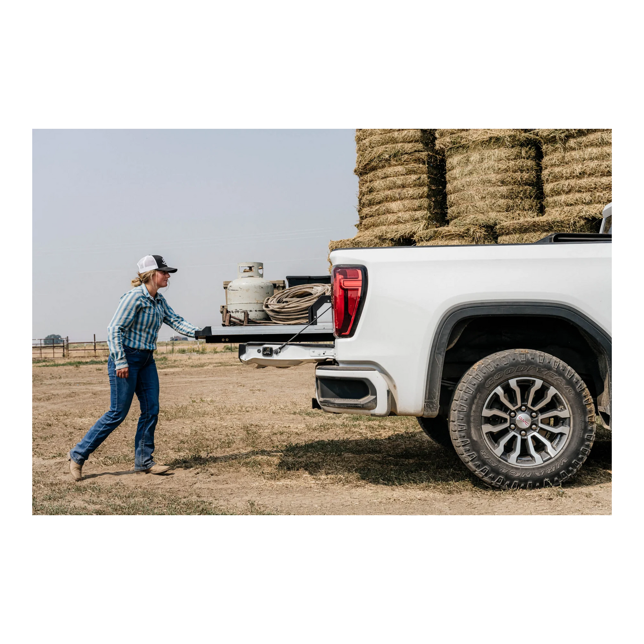 Americas Garage CargoGlide Full Width Truck Bed Slide for 5.5' Tub Australian Domestic Ute Dual Cab by DECKED DKD-DCG1000-6841