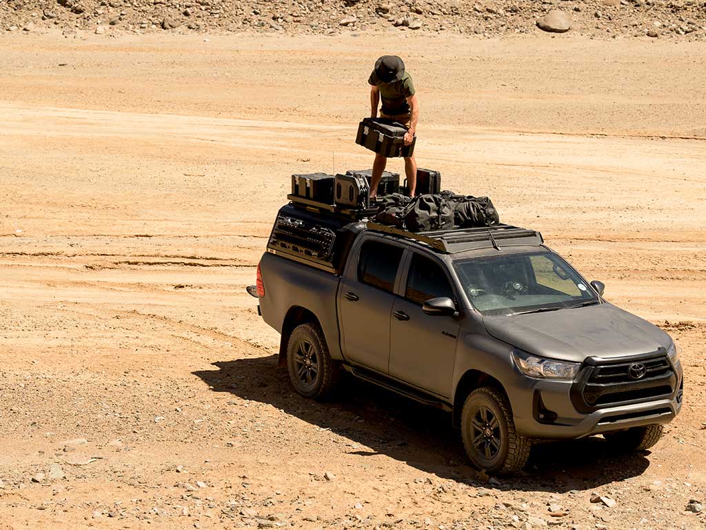 FRONT RUNNER TOYOTA HILUX (2015-CURRENT) SLIMSPORT ROOF RACK KIT LIGHTBAR READY -KSTH004T