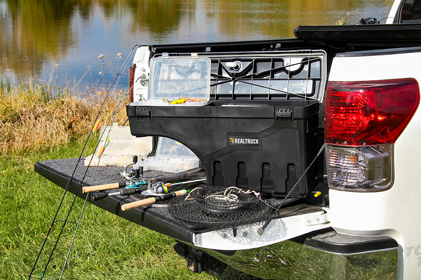 RealTruck UnderCover SwingCase - Toyota Hilux 2015-2025 Tonneau Cover SC402P